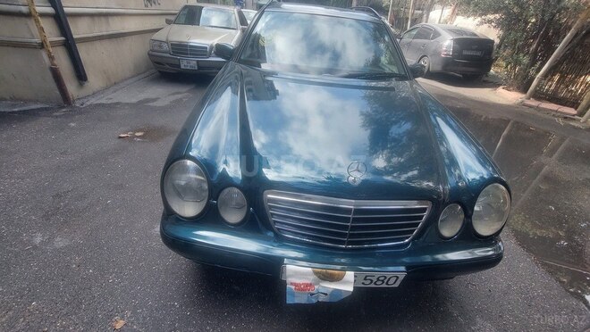 Mercedes E 220 2001, 215,000 km - 2.2 l - Bakı