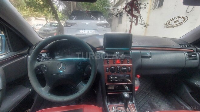 Mercedes E 220 2001, 215,000 km - 2.2 l - Bakı