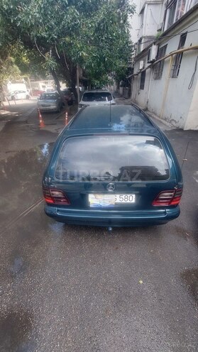 Mercedes E 220 2001, 215,000 km - 2.2 l - Bakı