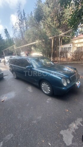 Mercedes E 220 2001, 215,000 km - 2.2 l - Bakı