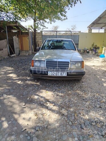 Mercedes 190 1993, 100,000 km - 2.0 l - Ağdam