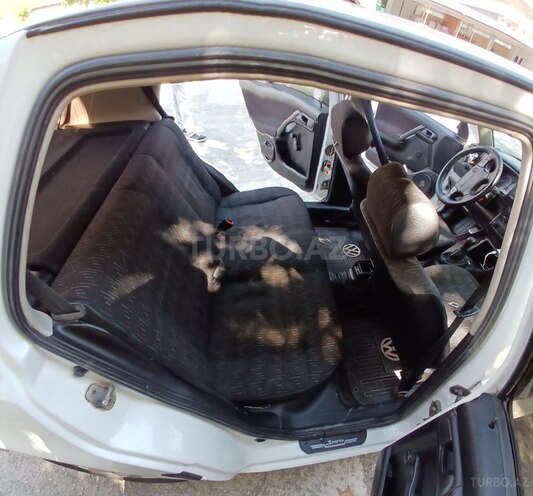 Volkswagen Golf 1995, 267,312 km - 1.4 l - Qax