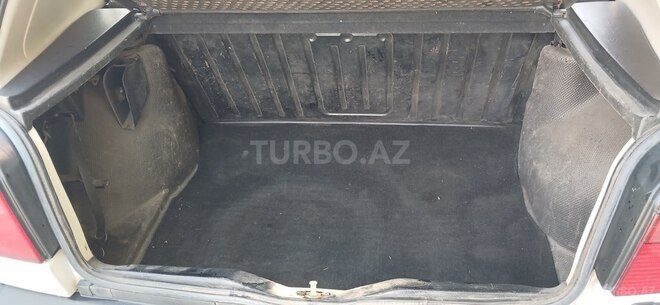 Volkswagen Golf 1995, 267,312 km - 1.4 l - Qax