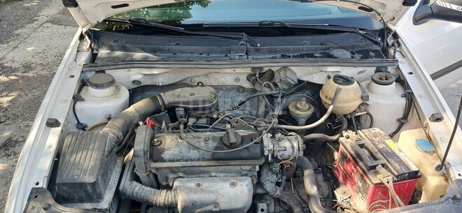 Volkswagen Golf 1995, 267,312 km - 1.4 l - Qax