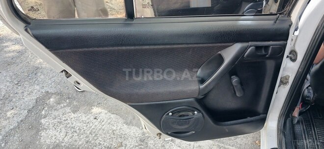Volkswagen Golf 1995, 267,312 km - 1.4 l - Qax