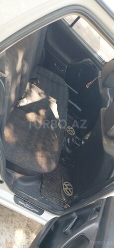 Volkswagen Golf 1995, 267,312 km - 1.4 l - Qax
