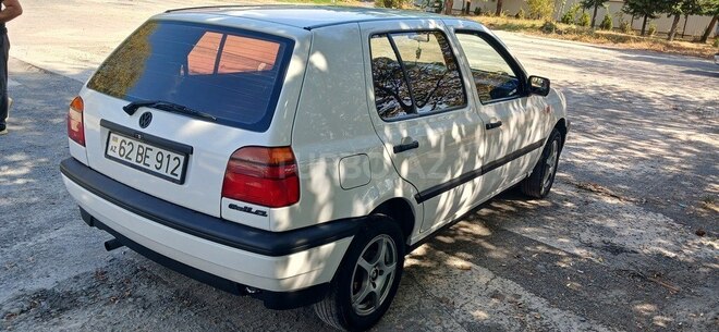 Volkswagen Golf 1995, 267,312 km - 1.4 l - Qax