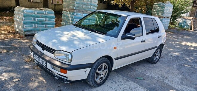 Volkswagen Golf 1995, 267,312 km - 1.4 l - Qax