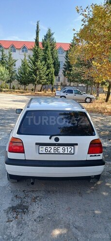 Volkswagen Golf 1995, 267,312 km - 1.4 l - Qax