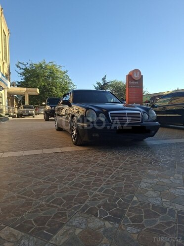 Mercedes E 240 1998, 260,000 km - 2.4 l - Salyan