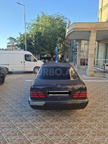 Mercedes E 240 1998, 260,000 km - 2.4 l - Salyan