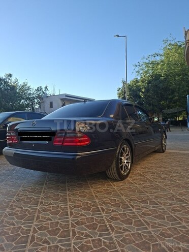 Mercedes E 240 1998, 260,000 km - 2.4 l - Salyan