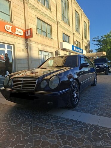Mercedes E 240 1998, 260,000 km - 2.4 l - Salyan