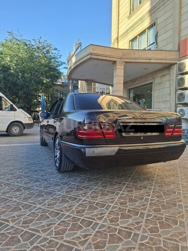 Mercedes E 240 1998, 260,000 km - 2.4 l - Salyan