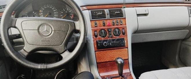 Mercedes E 240 1999, 499,000 km - 2.4 l - Bakı