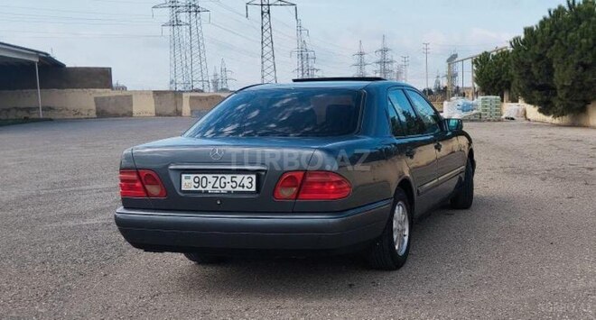 Mercedes E 240 1999, 499,000 km - 2.4 l - Bakı