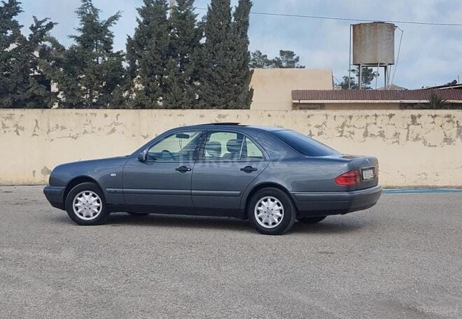Mercedes E 240 1999, 499,000 km - 2.4 l - Bakı