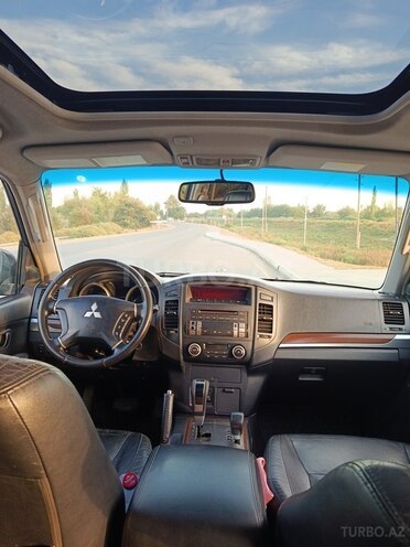 Mitsubishi Pajero 2007, 242,000 km - 3.0 л - Yevlax