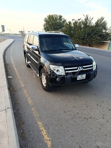 Mitsubishi Pajero 2007, 242,000 km - 3.0 л - Yevlax