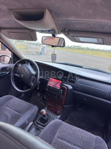 Opel Vectra 1999, 325,000 km - 1.6 л - Qazax