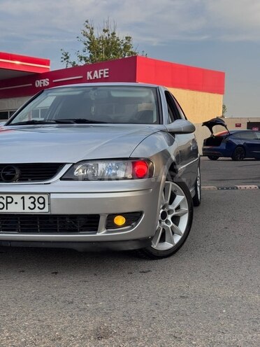 Opel Vectra 1999, 325,000 km - 1.6 л - Qazax