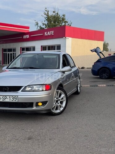 Opel Vectra 1999, 325,000 km - 1.6 л - Qazax