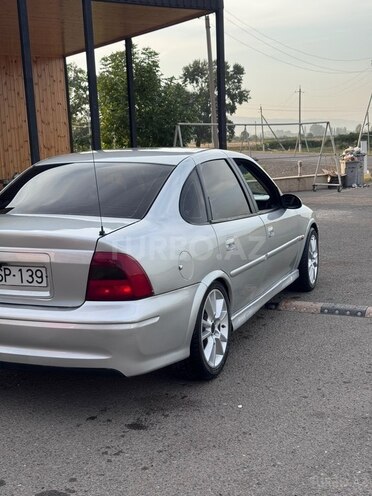Opel Vectra 1999, 325,000 km - 1.6 л - Qazax