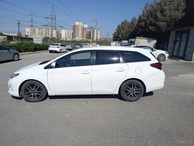 Toyota Auris 2015, 190,000 km - 1.4 l - Bakı