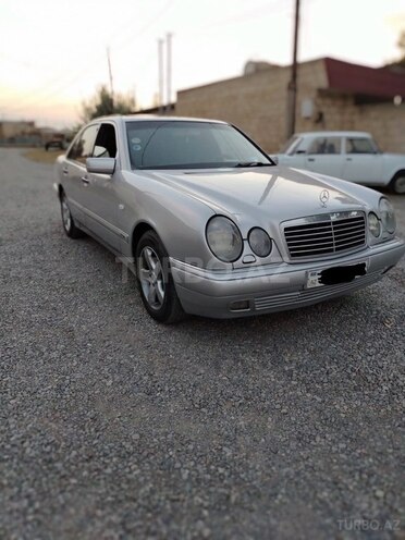 Mercedes E 200 1998, 250,000 km - 2.0 l - Bərdə