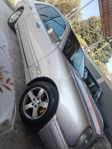 Mercedes E 200 1998, 250,000 km - 2.0 l - Bərdə