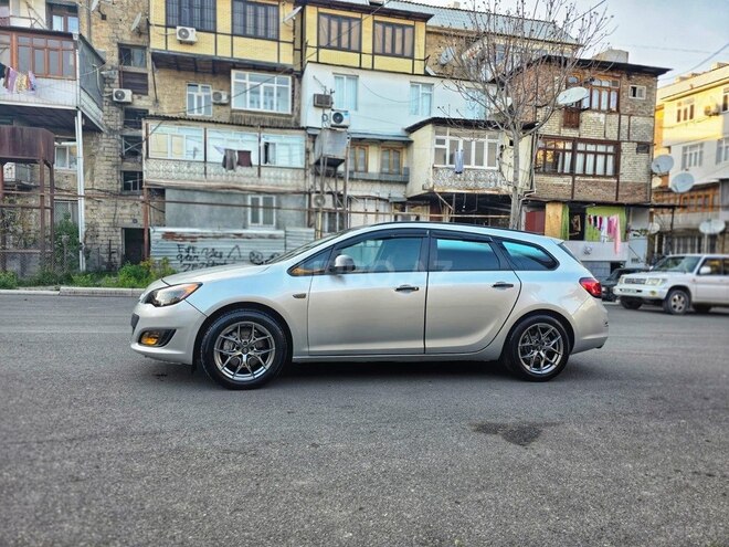 Opel Astra 2014, 300,000 km - 1.6 l - Gəncə