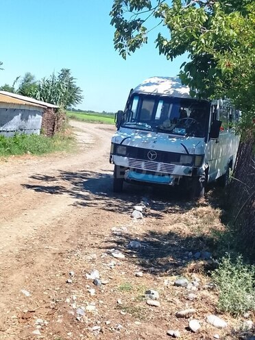 Mercedes 208 D 1993, 300,000 km - 2.3 l - Bərdə