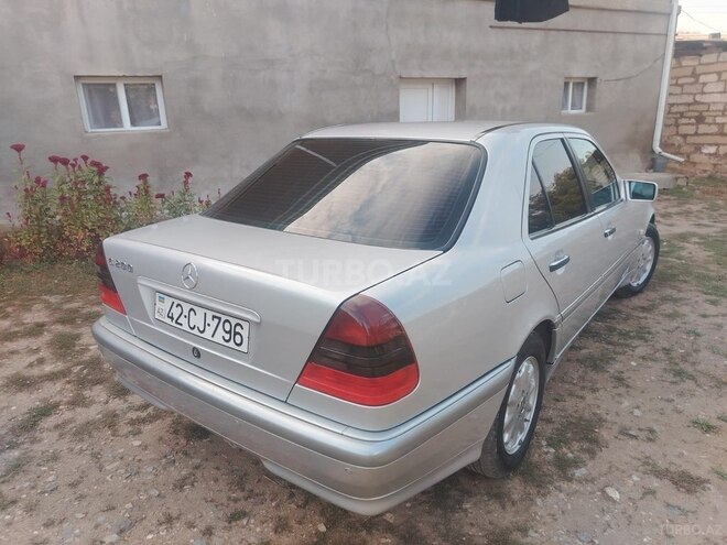 Mercedes C 200 2000, 200,110 km - 2.0 л - Qazax