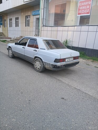 Mercedes 190 1991, 450,000 km - 2.0 l - Quba