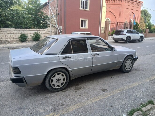 Mercedes 190 1991, 450,000 km - 2.0 l - Quba