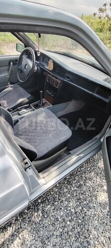 Mercedes 190 1991, 450,000 km - 2.0 l - Quba