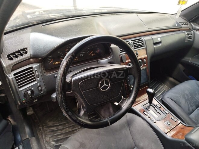 Mercedes E 230 1995, 588,000 km - 2.3 l - Bakı