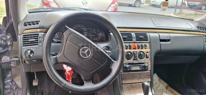 Mercedes E 220 1999, 490,000 km - 2.2 л - Bakı