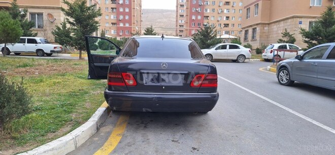 Mercedes E 220 1999, 490,000 km - 2.2 л - Bakı