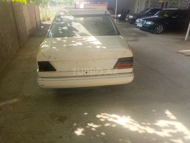 Mercedes  1992, 250,000 km - 2.0 l - Sabirabad