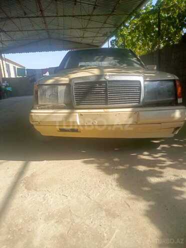 Mercedes  1992, 250,000 km - 2.0 l - Sabirabad