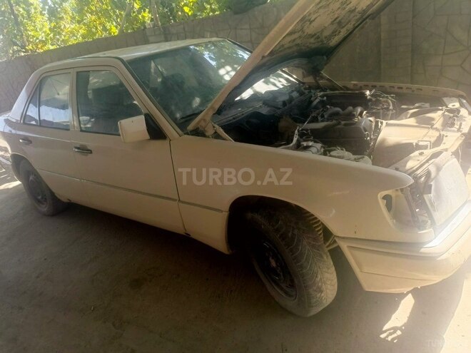 Mercedes  1992, 250,000 km - 2.0 l - Sabirabad