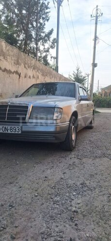 Mercedes 200 E 1993, 858,550 km - 2.0 л - Quba