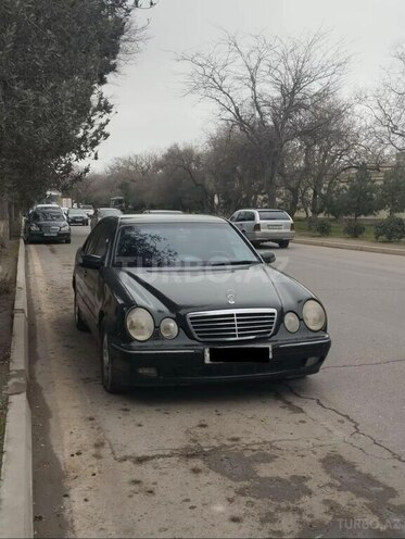 Mercedes E 270 2001, 444,000 km - 2.7 l - Sumqayıt