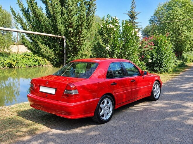 Mercedes C 180 1995, 649,614 km - 1.8 l - Saatlı