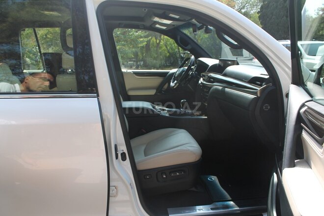 Lexus LX 570 2016, 95,000 km - 5.7 л - Bakı