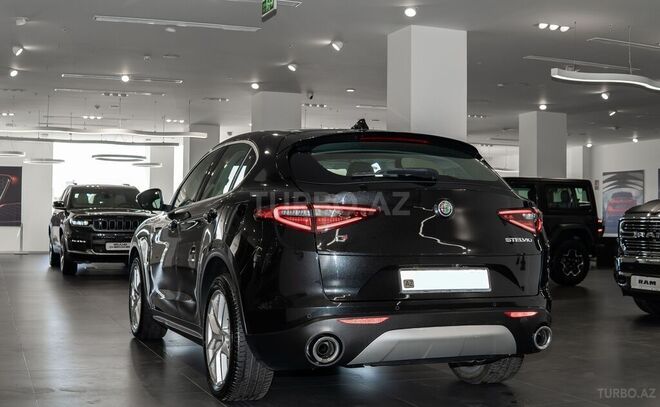 Alfa Romeo Stelvio 2017, 157,489 km - 2.0 l - Bakı