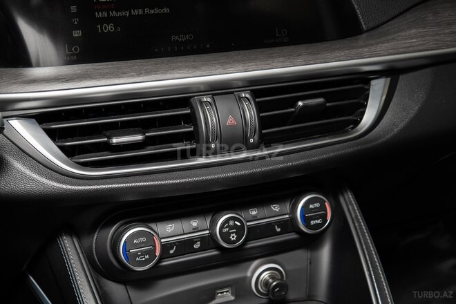 Alfa Romeo Stelvio 2017, 157,489 km - 2.0 l - Bakı