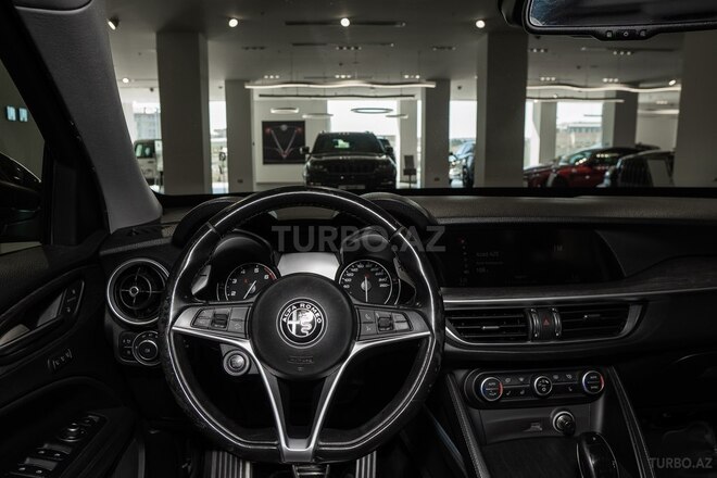 Alfa Romeo Stelvio 2017, 157,489 km - 2.0 l - Bakı
