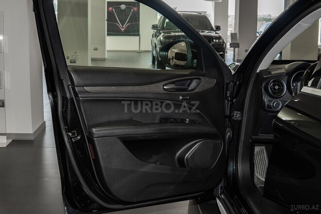 Alfa Romeo Stelvio 2017, 157,489 km - 2.0 l - Bakı